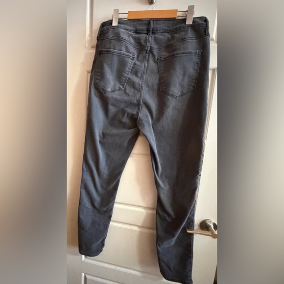 Old Navy Rockstar Higher-High Rise Super Skinny Jeans - Size 16 - NWT - Picture 3 of 7